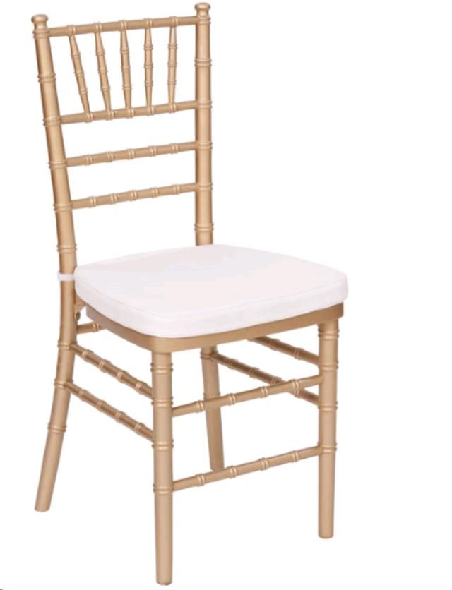 Where to rent PAD CHIAVARI CHAIR WHITE in Denver NC