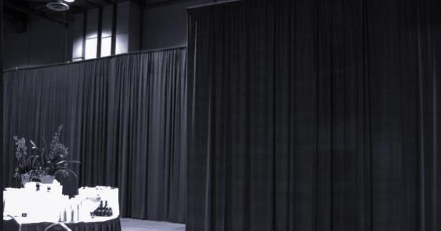 Where to rent PIPE AND DRAPE COMMANDO 14 H PER FT in Denver NC