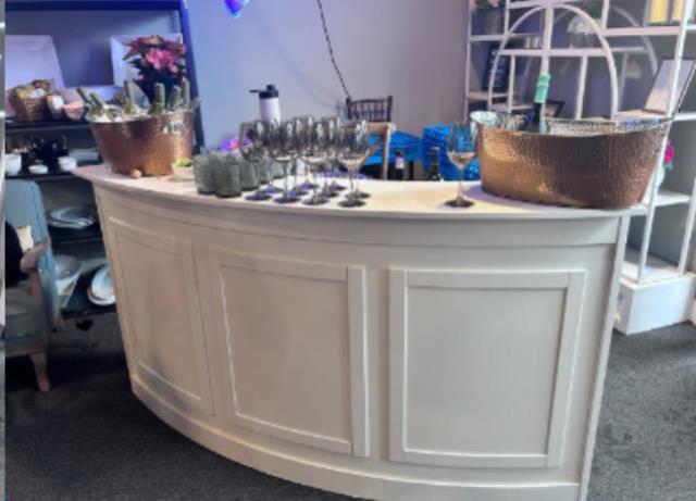 Where to rent BAR CURVED WHITE 6 in Denver NC